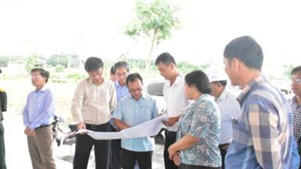 Đồng chí U Huấn làm việc với xã Đăk Tô