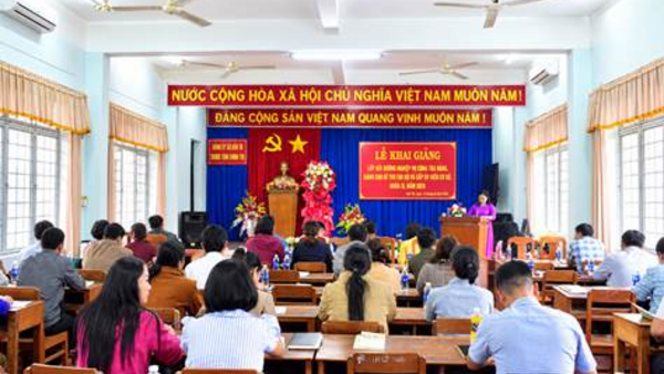 Đăk Tô khai giảng lớp bồi dưỡng nghiệp vụ công tác Đảng khóa II năm 2026